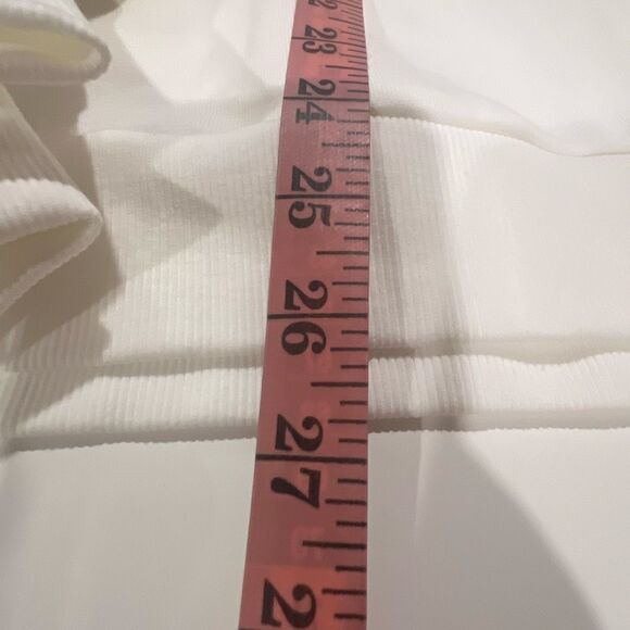 This is a Columbia Hart Mountain II Crew sweatshirt in white or cream with a mul - Picture 10 of 11